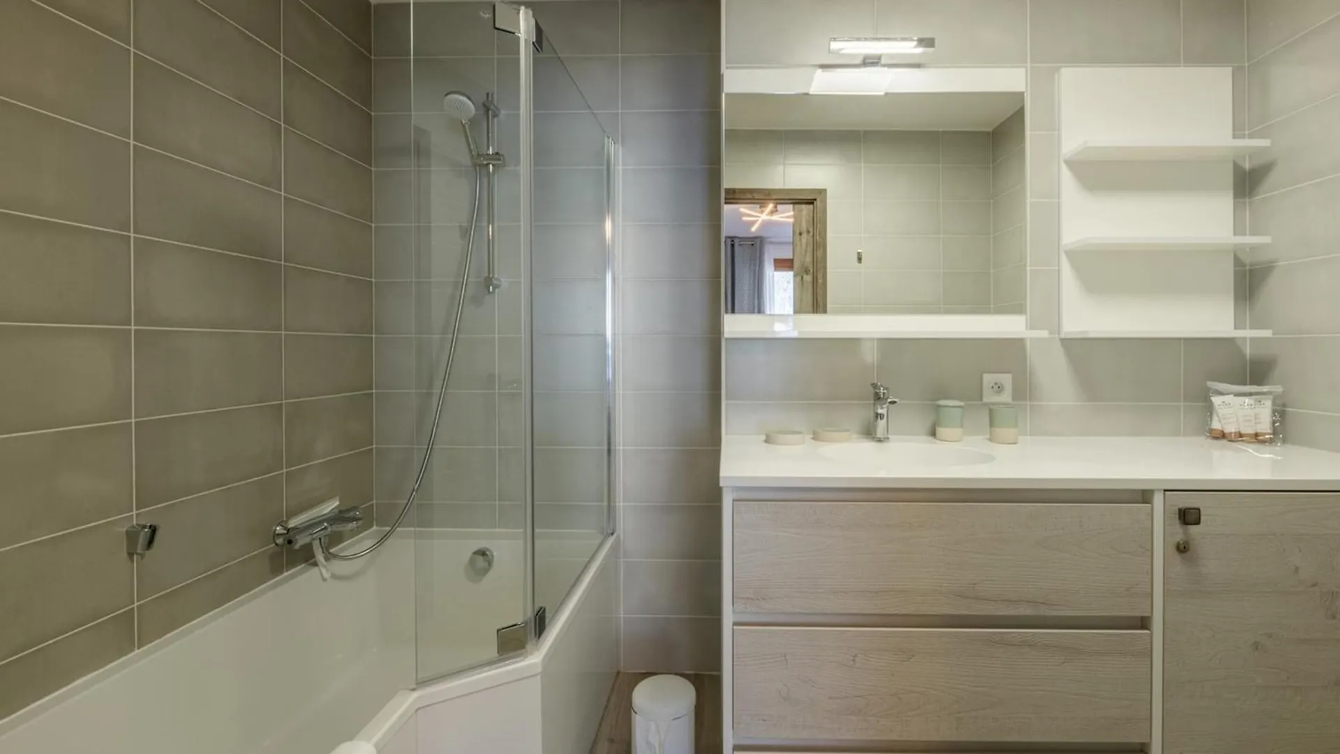 Appartement Neuf 3 Pieces Avec Parking Et Wi-Fi A Morzine - Fr-1-754-92